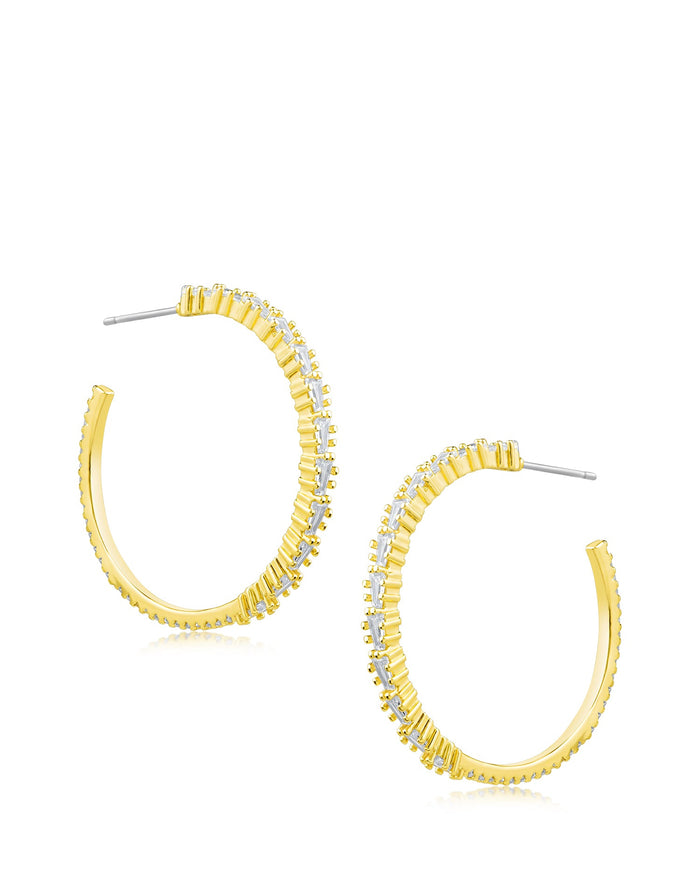 Aretes de aro grandes con zirconias cúbicas baguette en latón bañado, foto 2