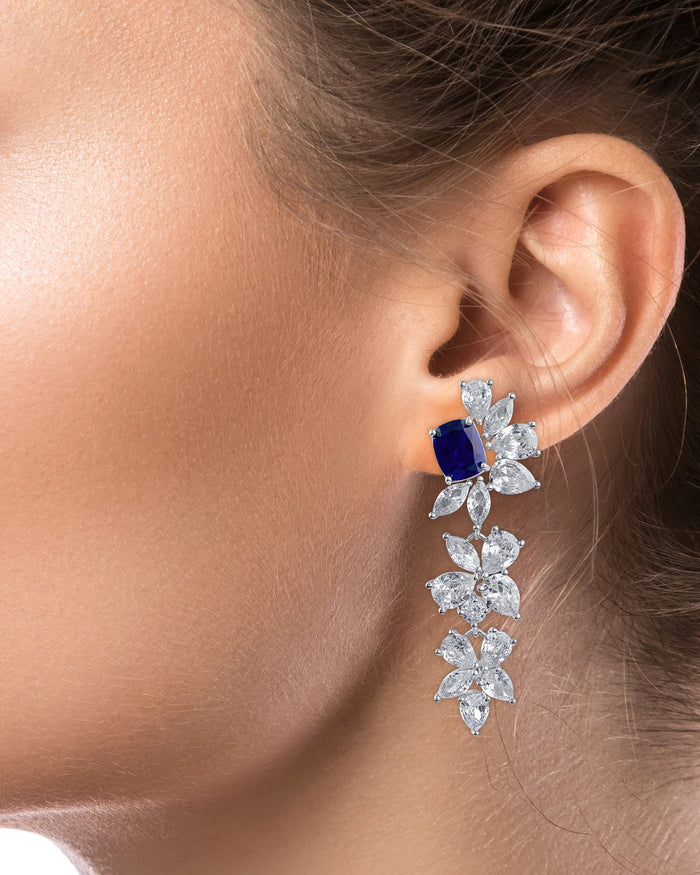 Aretes colgantes de racimo con zirconias cúbicas azules en latón bañado en rodio, foto 2