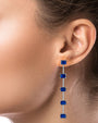 Aretes colgantes con barra y zirconias cúbicas azules talla esmeralda en latón bañado en rodio, foto 2