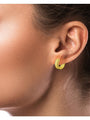 Aretes de aro Huggie con zirconias cúbicas en engaste micro pavé en latón bañado en oro de 18K, foto 2
