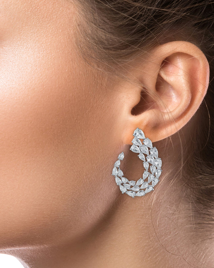 Aretes en espiral con zirconias cúbicas en forma de pera en latón bañado en rodio, foto 2