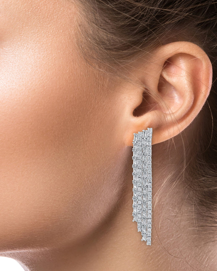 Aretes de flecos con zirconias cúbicas redondas y baguette en latón bañado en rodio, foto 2