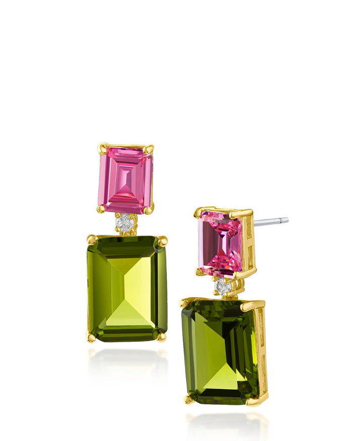 Aretes colgantes con zirconias cúbicas talla esmeralda, rosa sobre verde claro, en latón bañado en oro de 14K, foto 1
