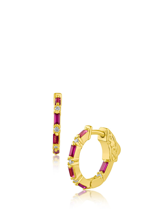 Aretes de aro Huggie mini con zirconias cúbicas baguette en latón bañado en oro de 14K, foto 2