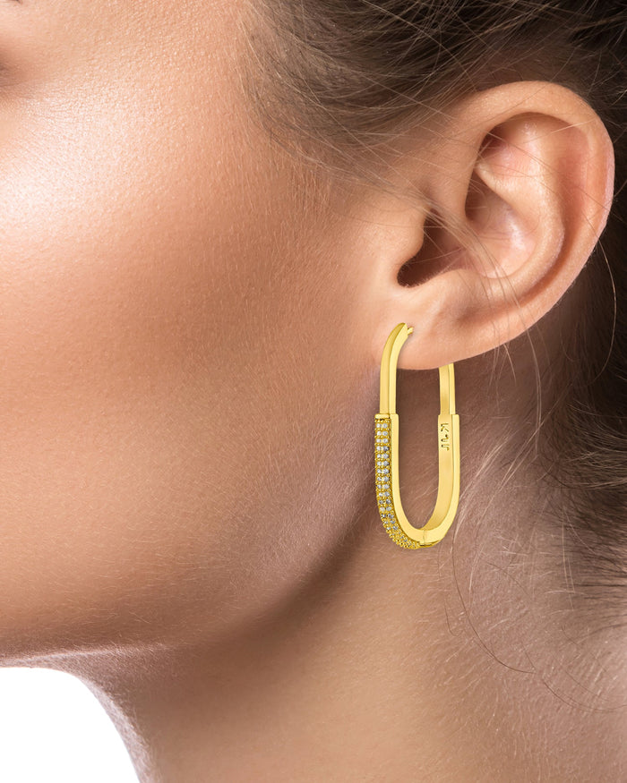 Aretes de aro ovalados con medio pavé de zirconias cúbicas en latón bañado en oro o en dos tonos, foto 2
