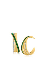 Aretes de aro superpuestos con pavé de zirconias cúbicas y detalles verdes en latón bañado en oro de 14K
