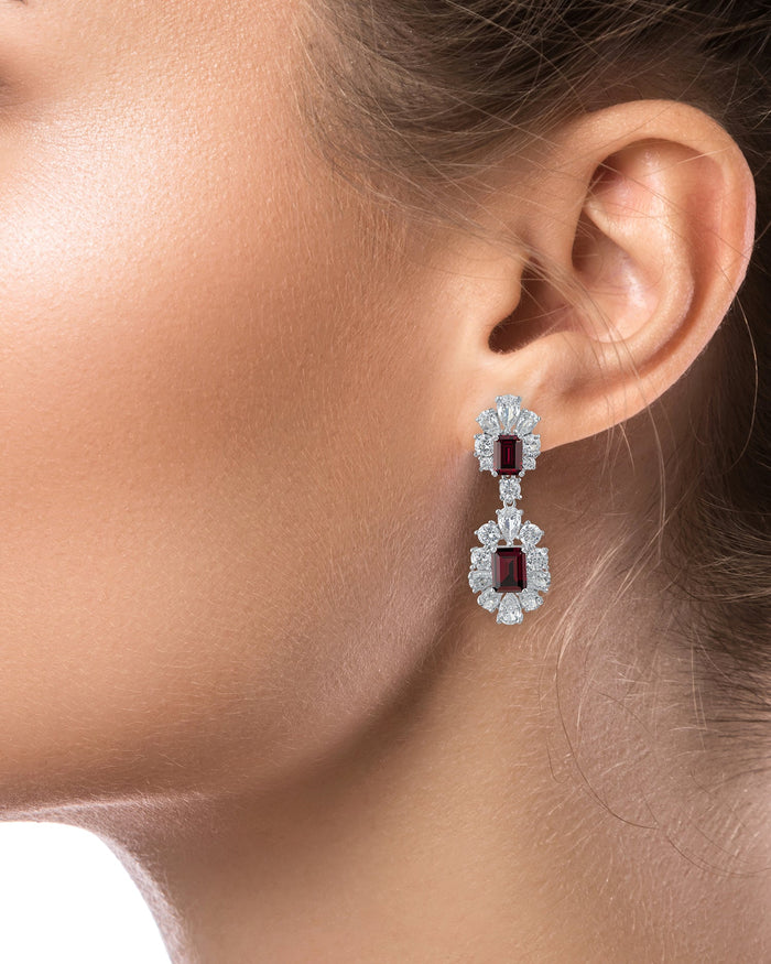 Aretes colgantes dobles en racimo con zirconias cúbicas talla esmeralda y pera en latón bañado en rodio, foto 3