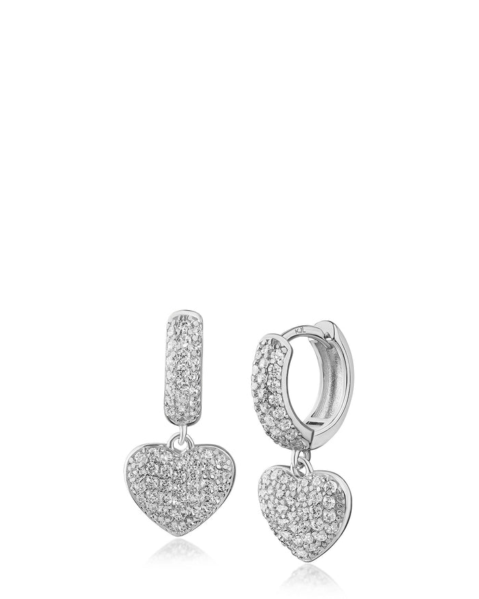 Aretes de aro Huggie con corazón colgante de zirconias cúbicas en engaste pavé en latón bañado en rodio o en oro, foto 1