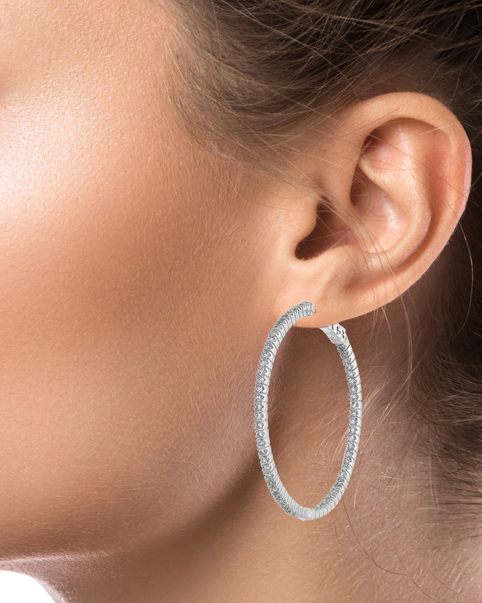 Aretes de aro inside-out con zirconias cúbicas redondas en latón bañado en rodio, foto 2