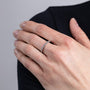 Anillo de eternidad clásico con zirconias cúbicas redondas en latón bañado en rodio, foto 2