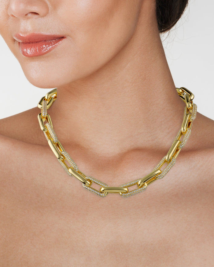 Collar de eslabones ovalados alternados con zirconias cúbicas pavé en latón bañado en oro de 18K, foto 2
