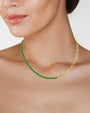 Collar mitad tenis y mitad cadena con zirconias cúbicas verdes en latón bañado en oro de 18K, foto 3