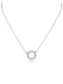 Collar con colgante de círculo abierto con zirconias cúbicas talla esmeralda en latón bañado en rodio, foto 1