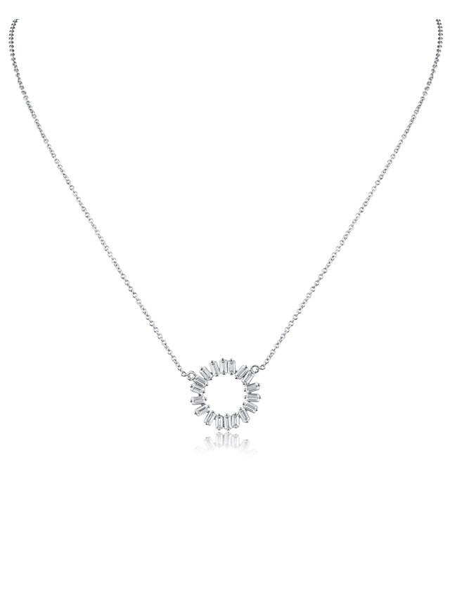 Collar con colgante de círculo abierto con zirconias cúbicas talla esmeralda en latón bañado en rodio, foto 1