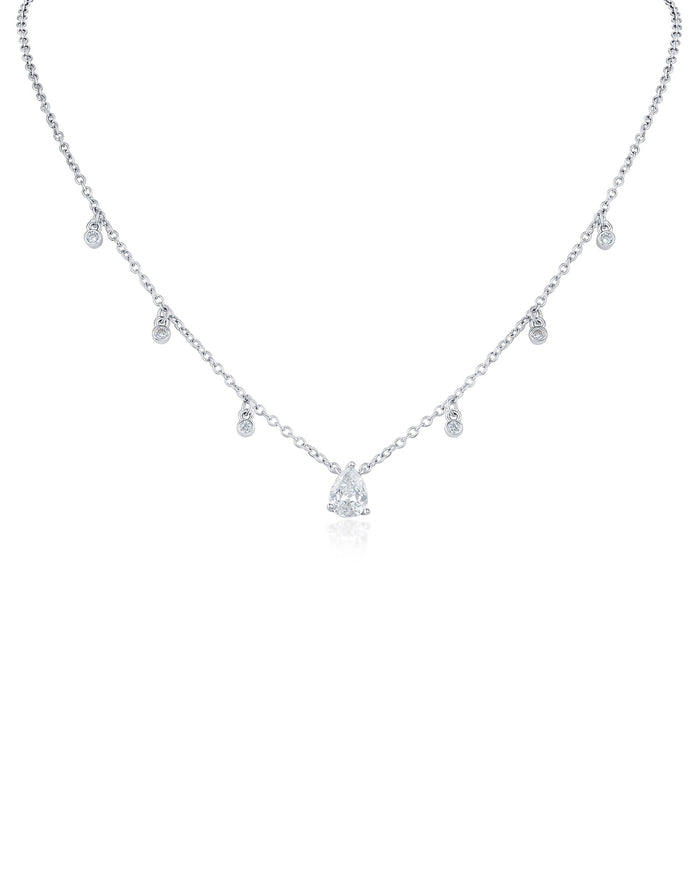 Collar con dije de zirconias cúbicas redondas y en forma de pera en latón bañado, foto 1