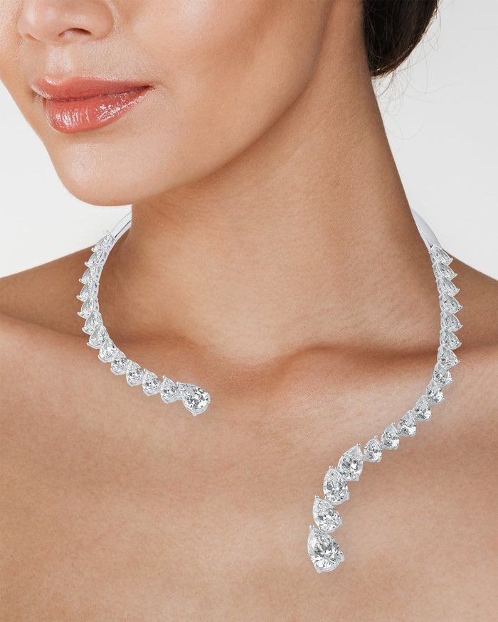 Collar tipo gargantilla con zirconias cúbicas talla pera graduadas en latón bañado en rodio, foto 2