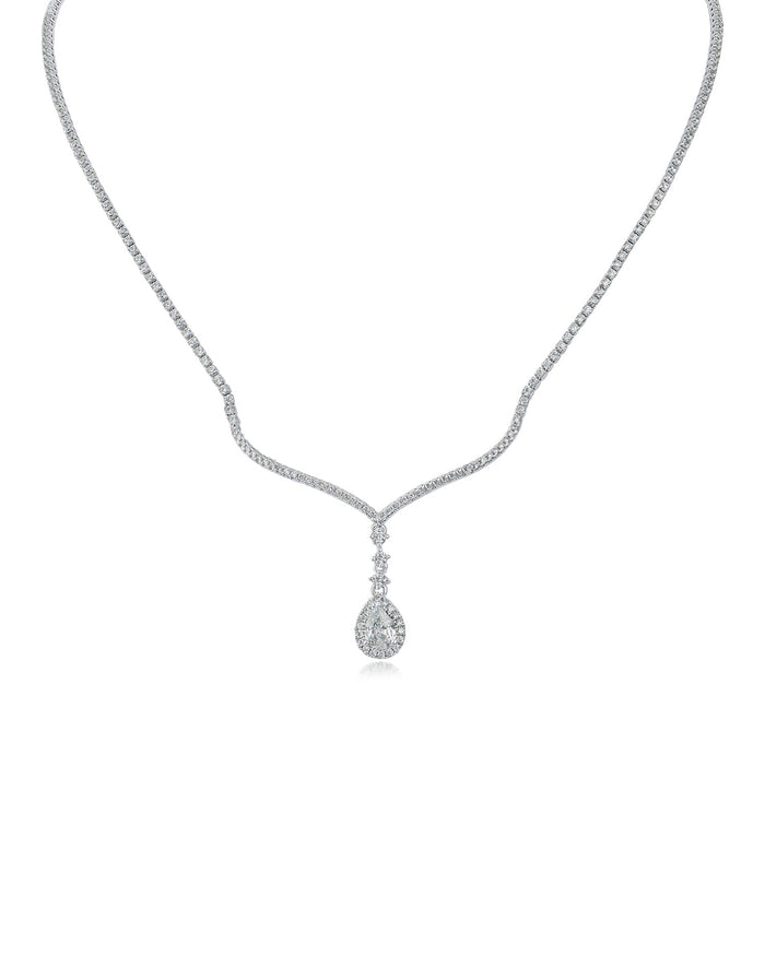 Collar con colgante de zirconia cúbica pera con halo en latón bañado en rodio, foto 1