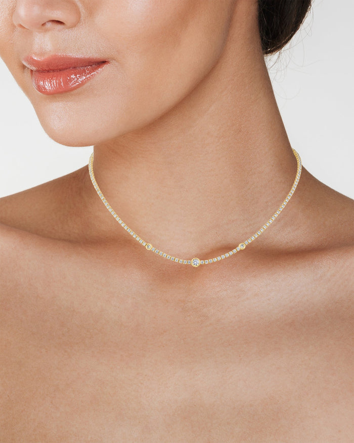 Collar tenis de estaciones de bisel redondas con zirconias cúbicas en latón en tono dorado o bañado en rodio, foto 3