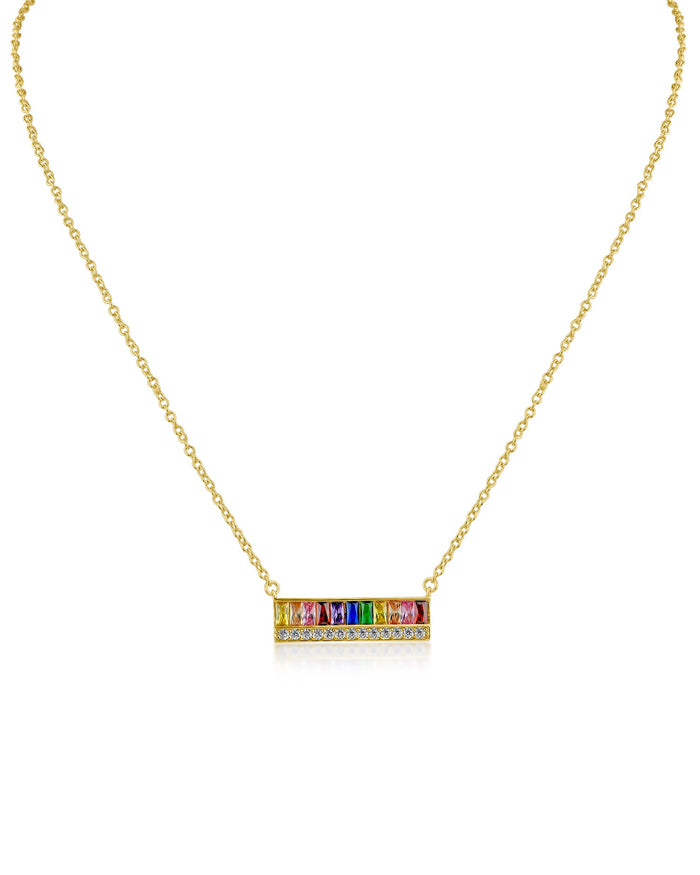 Collar con colgante de barra con zirconias cúbicas baguette arcoíris en latón bañado en oro amarillo, foto 1