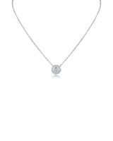Collar con colgante de zirconia cúbica redonda y borde pavé en latón bañado en rodio