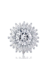 Anillo floral con zirconias cúbicas de varias tallas en latón bañado en rodio