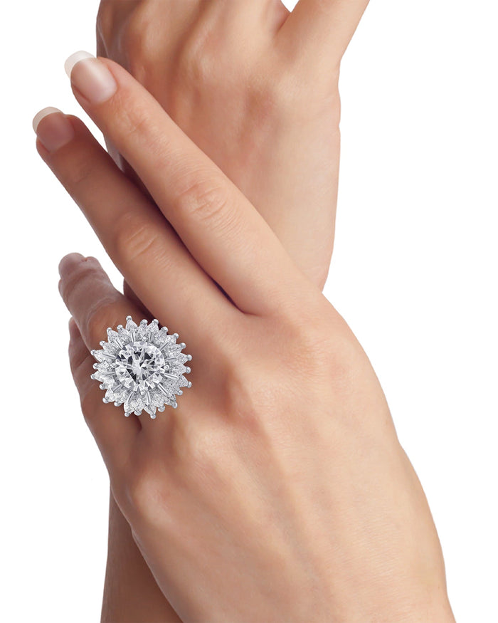 Anillo floral con zirconias cúbicas de varias tallas en latón bañado en rodio, foto 3