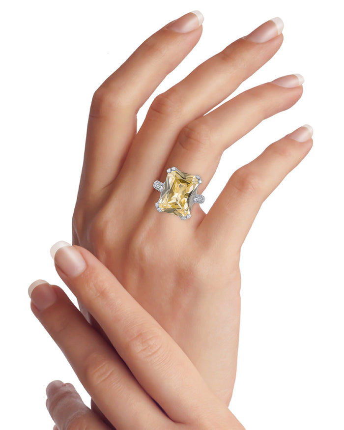 Anillo statement con zirconia cúbica amarillo canario talla esmeralda y pavé en latón bañado en rodio, foto 3