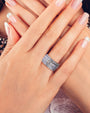 Anillo de eternidad con zirconias cúbicas talla esmeralda en engaste de canal, en latón bañado en rodio, foto 2