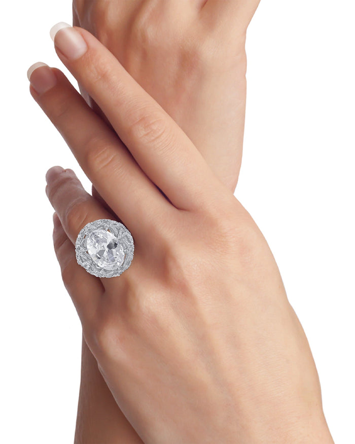 Anillo con zirconia cúbica ovalada y engaste pavé en forma de estrella en latón bañado en rodio, foto 3