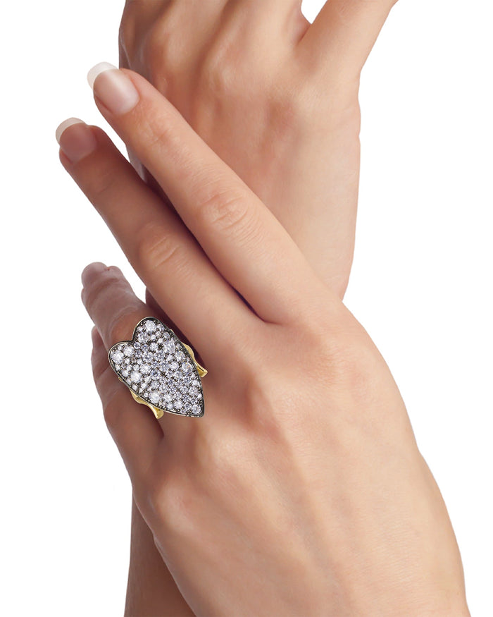 Anillo de corazón con zirconias cúbicas redondas en latón bañado en oro amarillo, foto 3
