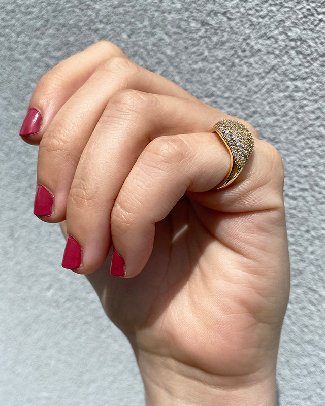 Anillo de sello para meñique con zirconias cúbicas en engaste pavé en latón bañado en oro de 14K, foto 2