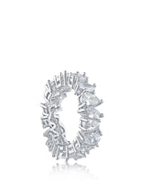 Anillo de eternidad con zirconias cúbicas de varias formas en plata de ley