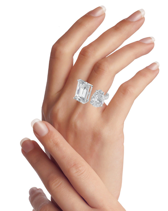 Anillo de cóctel abierto con zirconias cúbicas talla esmeralda y en forma de pera en plata de ley, foto 2