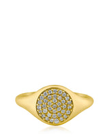 Anillo de sello redondo con zirconias cúbicas en engaste pavé en latón bañado en oro