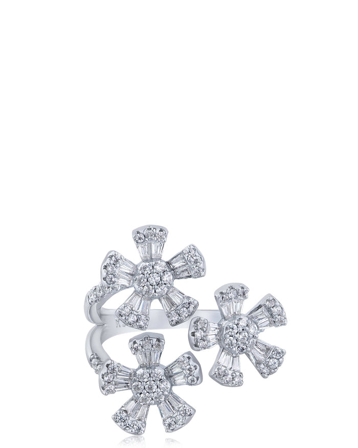 Anillo de tres flores con zirconias cúbicas baguette y redondas en latón bañado en rodio, foto 1
