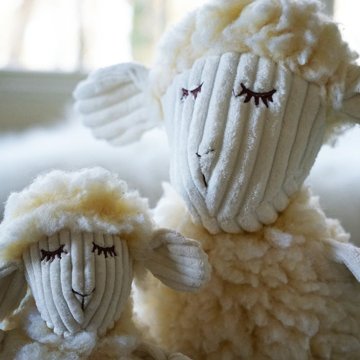 Louise Lamb HuggleFleece FlufferKnottie, juguete de peluche para perro, foto 7