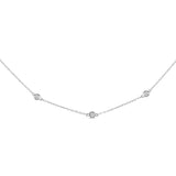 Collar de estaciones de bisel con diamantes de 1/2 ct. p.t. en oro blanco de 14K