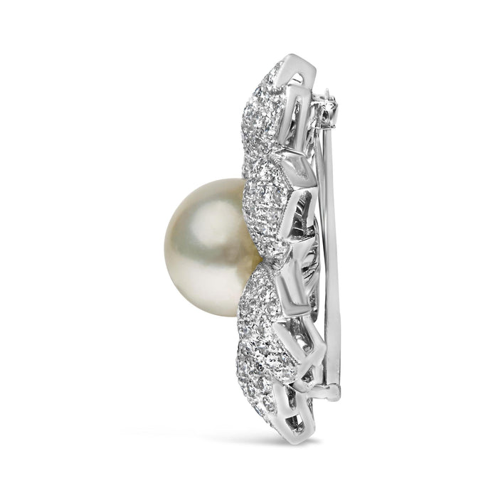 Broche prendedor floral con diamantes de 2 3/4 ct. p.t. y perla cultivada de agua dulce de 12.5 mm en oro blanco de 18K, foto 4