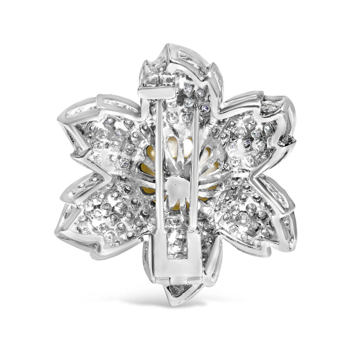 Broche prendedor floral con diamantes de 2 3/4 ct. p.t. y perla cultivada de agua dulce de 12.5 mm en oro blanco de 18K, foto 5