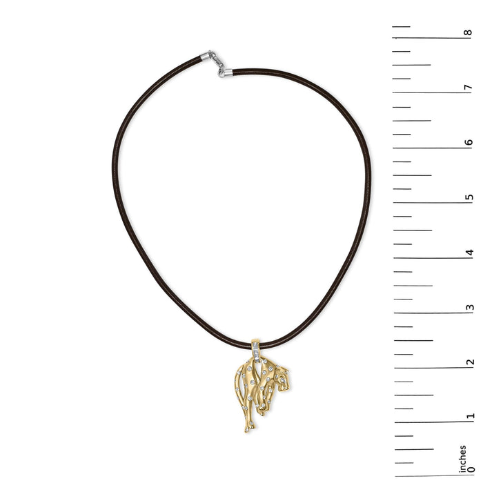 Collar con colgante de gato con diamantes de 1 ct. p.t. y cordón de piel café en oro de 18K, foto 5