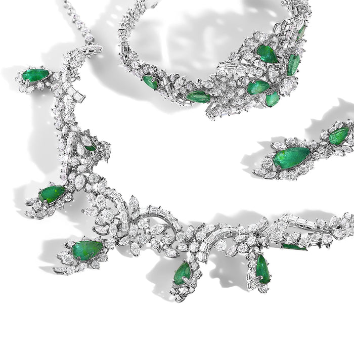 Conjunto de collar, pulsera y aretes con diamantes de 38 ct. p.t. y esmeralda brasileña de 19 3/4 ct. p.t. en platino, foto 1