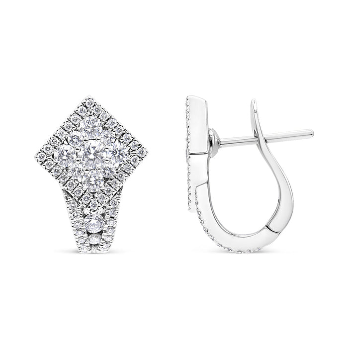 Aretes de aro Huggie de racimo con halo y diamantes redondos de 1 1/10 ct. p.t. en oro blanco de 18K, foto 4