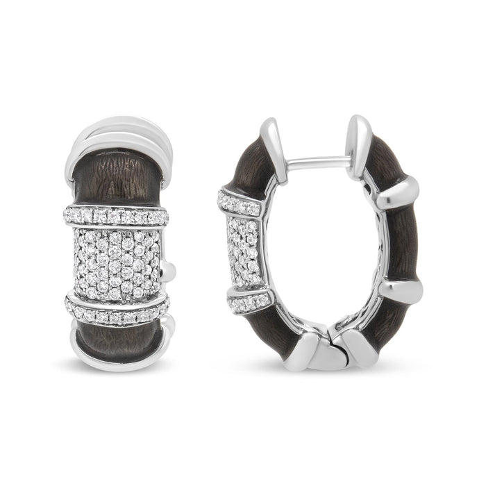 Aretes de aro Huggie de esmalte con diamantes de 5/8 ct. p.t. en plata de ley con baño flash de oro blanco de 18K, foto 5