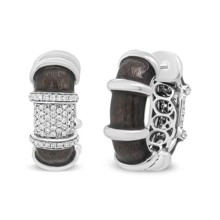 Aretes de aro Huggie de esmalte con diamantes de 5/8 ct. p.t. en plata de ley con baño flash de oro blanco de 18K, foto 6