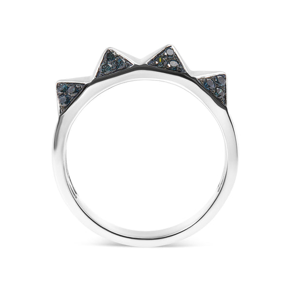 Anillo de banda de pirámide con diamantes azules tratados de 1/4 ct. p.t. en oro blanco de 14K, foto 2