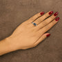 Anillo de triple corazón con diamantes azules y blancos de 1/5 ct. p.t. en plata de ley, foto 3
