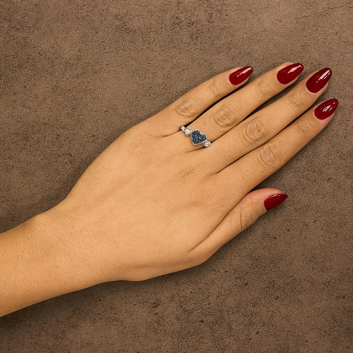 Anillo de triple corazón con diamantes azules y blancos de 1/5 ct. p.t. en plata de ley, foto 3