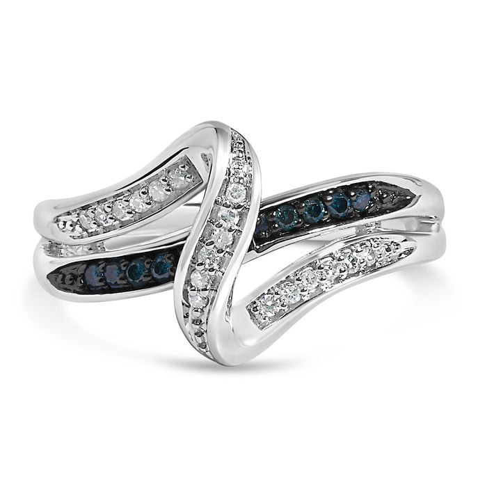 Anillo cruzado con diamantes azules y blancos de 1/10 ct. p.t. en plata de ley, foto 1