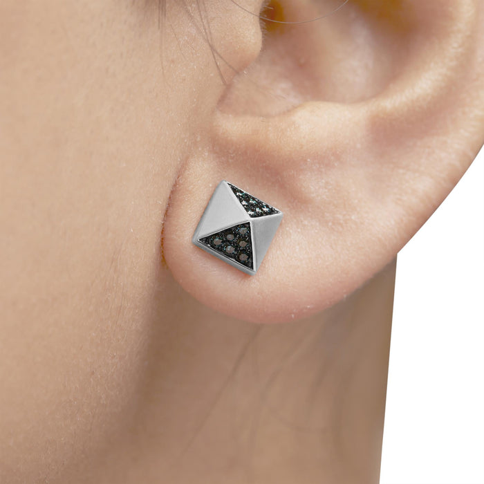 Aretes de botón de pirámide con diamantes azules tratados de 1/4 ct. p.t. en oro blanco de 14K, foto 3