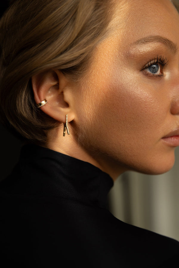 Ear cuff grueso con diamantes en oro de 14K, foto 2